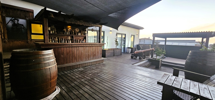 7 Bedroom Property for Sale in Country Club Western Cape